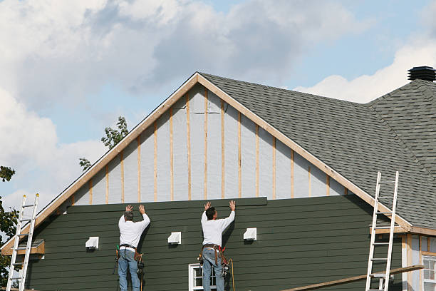 Professional Siding Contractor technician working in Linden, VA